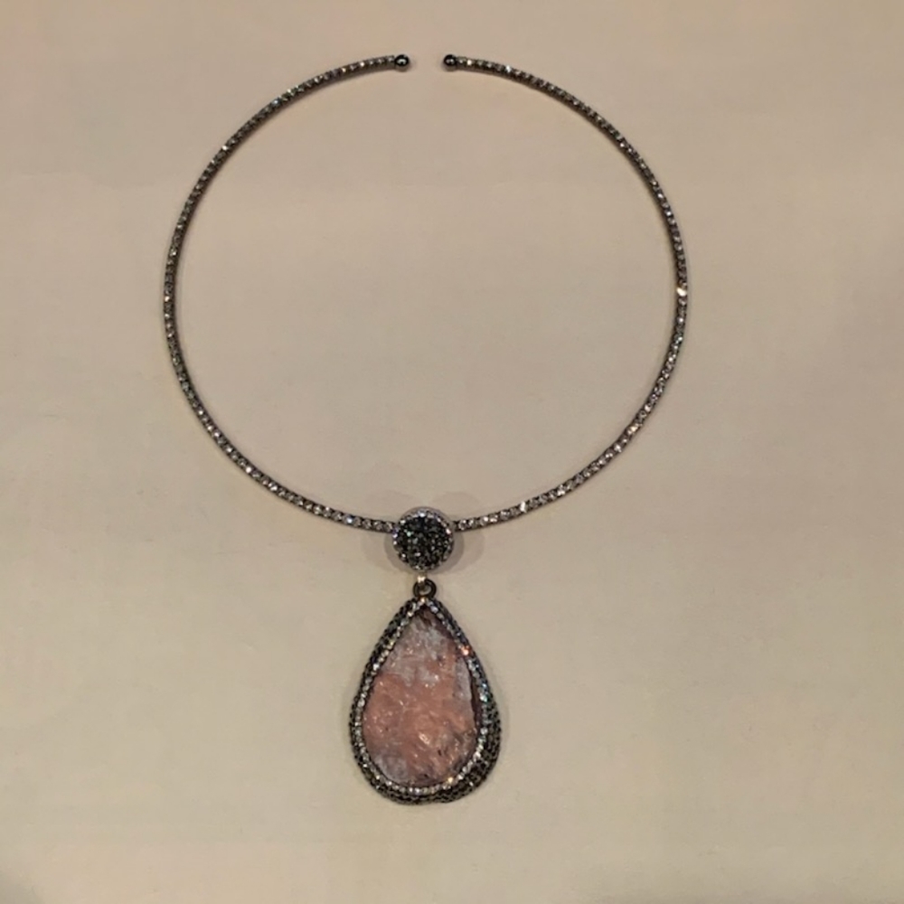Druzy pendant with single choker